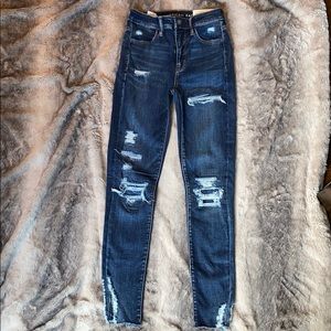 Super Hi-rise jegging with rips on the front